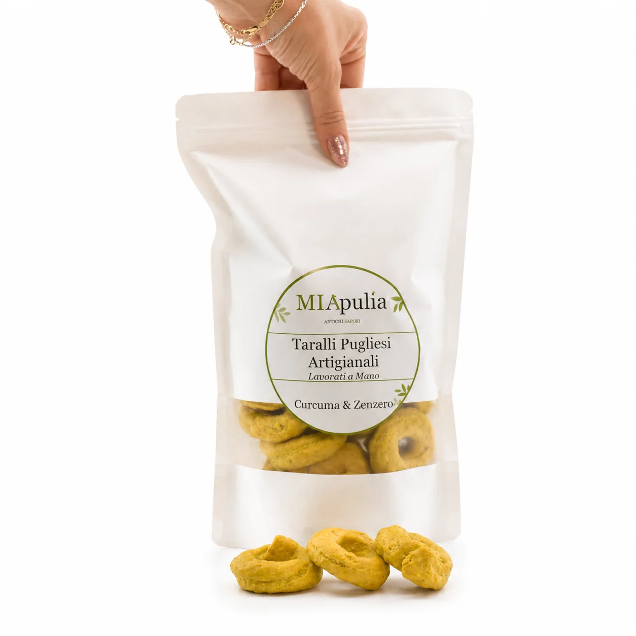 Taralli artigianali pugliesi fatti a mano curcuma e zenzero mano