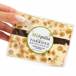 Torrone artigianale alle nocciole-friabile al cioccolato a mano